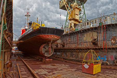 船舶制造业 海洋经济的坚实脊梁