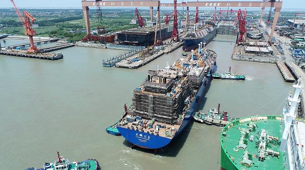 沪上聚三“舰” 航空母舰、邮轮与LNG船，中国船舶制造的高光时刻